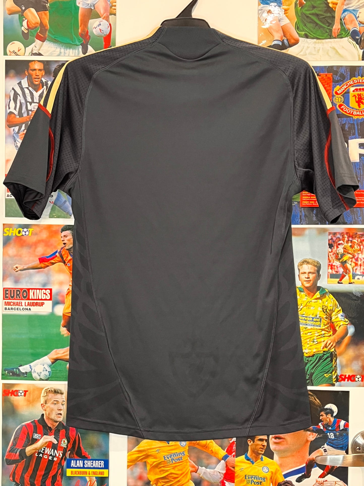 Liverpool 2009-10 Away - S - E85670